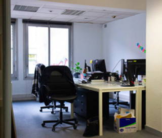 Bureau privé 19 m² 5 postes Coworking Rue Saint-Simon Lyon 69009 - photo 4